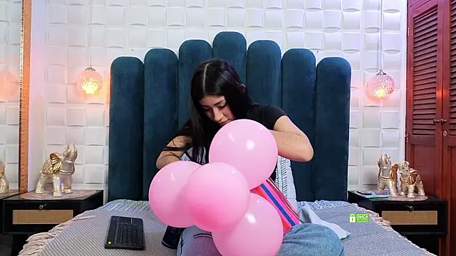 Lili Opal online show from 03.30.26