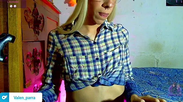 Snapshot of kattycat_ chatting on 11.18.25 kattycat online show from 11.18.25