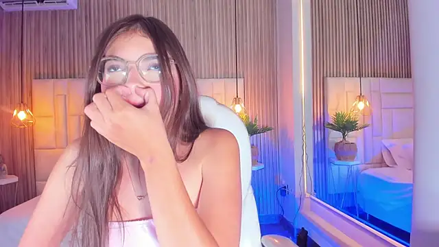 Snapshot of DulceVela_ chatting on 09.08.25 DulceVela online show from 09.08.25