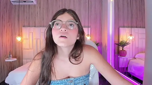 Snapshot of DulceVela_ chatting on 09.26.25 DulceVela online show from 09.26.25