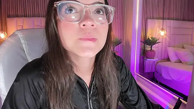 Snapshot of DulceVela_ chatting on 11.08.25 DulceVela online show from 11.08.25