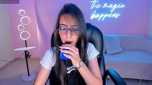 LarisaSmirnov online show from 11.18.25