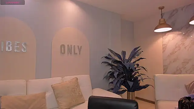 MaiaCollins online show from 02.21.26