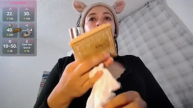 Snapshot of xx_chloesex chatting on 09.30.25 xx chloesex online show from 09.30.25