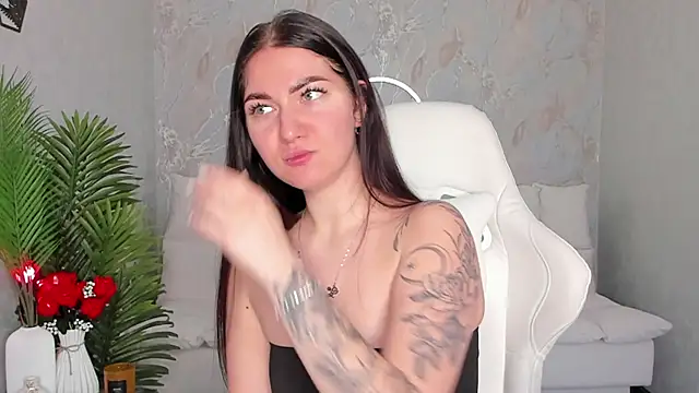 Snapshot of babyisperfect chatting on 10.30.25 babyisperfect online show from 10.30.25