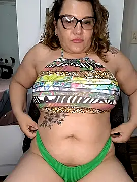 Snapshot of veludolunar chatting on 10.08.25 veludolunar online show from 10.08.25