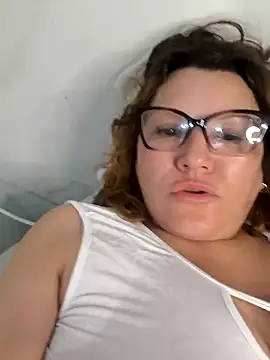 Snapshot of veludolunar chatting on 10.12.25 veludolunar online show from 10.12.25