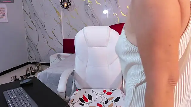 Snapshot of loress_ass_mature chatting on 05.14.26 loress ass mature online show from 05.14.26
