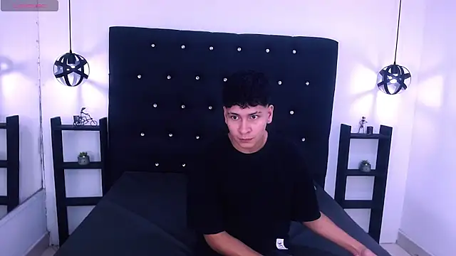 Jhojan twink online show from 10.04.25