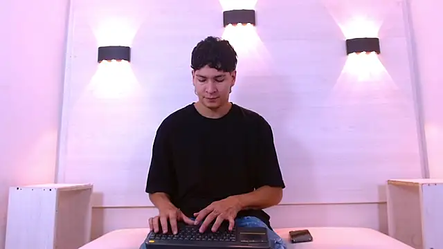 Jhojan twink online show from 11.24.25