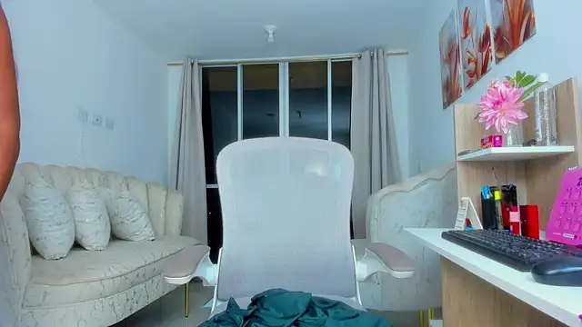 Snapshot of karol_f00x chatting on 02.20.26 karol f00x online show from 02.20.26