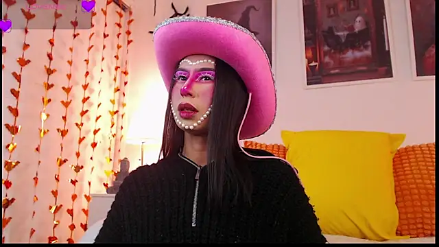 Snapshot of Valen_ross_ chatting on 10.02.25 Valen ross online show from 10.02.25