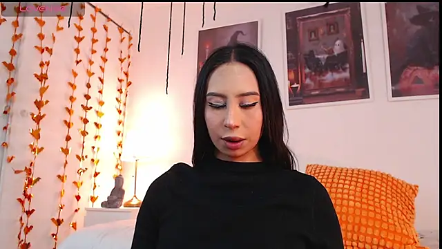 Snapshot of Valen_ross_ chatting on 10.06.25 Valen ross online show from 10.06.25