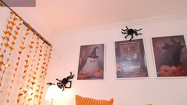 Snapshot of Valen_ross_ chatting on 10.10.25 Valen ross online show from 10.10.25