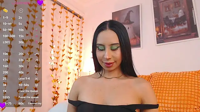 Snapshot of Valen_ross_ chatting on 10.16.25 Valen ross online show from 10.16.25