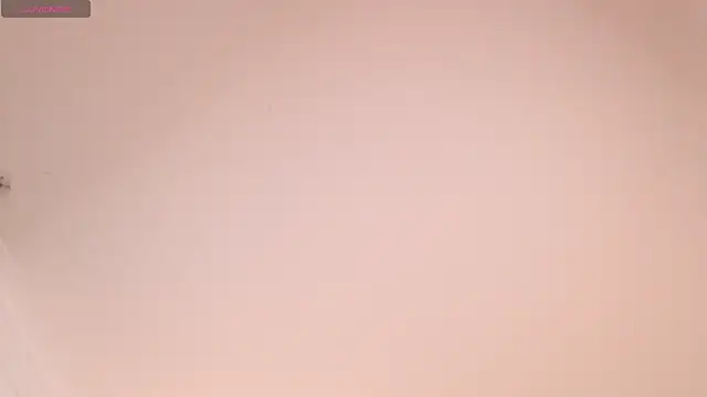 Snapshot of Valen_ross_ chatting on 11.13.25 Valen ross online show from 11.13.25