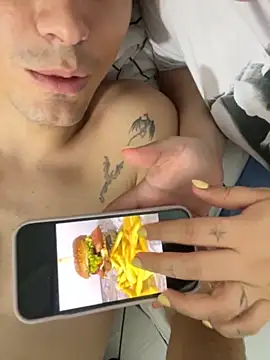 Snapshot of pareja_curiosa19 chatting on 10.10.25 pareja curiosa19 online show from 10.10.25