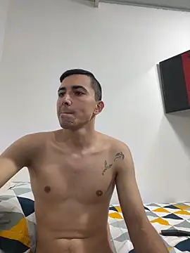 Snapshot of pareja_curiosa19 chatting on 10.14.25 pareja curiosa19 online show from 10.14.25