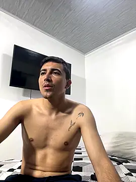 Snapshot of pareja_curiosa19 chatting on 10.29.25 pareja curiosa19 online show from 10.29.25