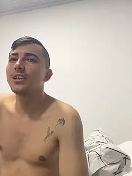 Snapshot of pareja_curiosa19 chatting on 11.14.25 pareja curiosa19 online show from 11.14.25