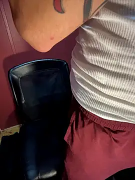 Snapshot of bwcizThrobbing chatting on 11.15.25 bwcizThrobbing online show from 11.15.25