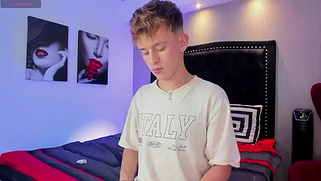 Snapshot of LiamWildx20 chatting on 02.22.26 LiamWildx20 online show from 02.22.26