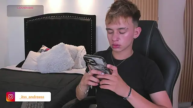 LiamWildx20 online show from 07.12.26