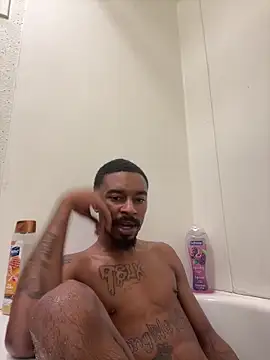 Snapshot of 9blk chatting on 09.18.25 9blk online show from 09.18.25