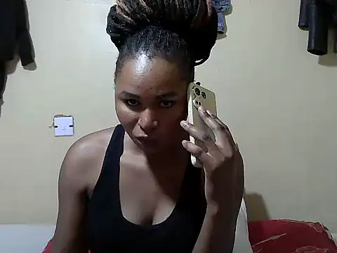 Snapshot of Creamy-Aisha chatting on 10.28.25 Creamy-Aisha online show from 10.28.25