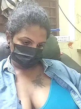 Snapshot of poojaa-rani chatting on 10.31.25 poojaa-rani online show from 10.31.25