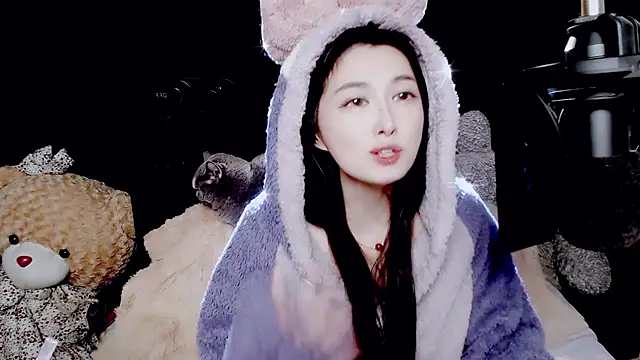 Snapshot of 9ban chatting on 10.20.25 9ban online show from 10.20.25