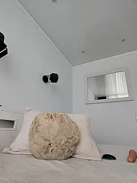 Snapshot of ANA_STA_S_ chatting on 10.27.25 ANA STA S online show from 10.27.25