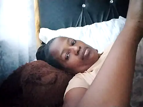 Snapshot of sexylira chatting on 05.16.26 sexylira online show from 05.16.26