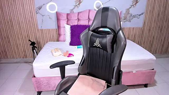 Nicolee19 online show from 10.07.25