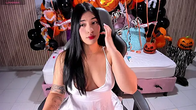 Snapshot of Nicolee19 chatting on 11.08.25 Nicolee19 online show from 11.08.25