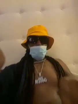 Snapshot of thegenie101 chatting on 10.17.25 thegenie101 online show from 10.17.25