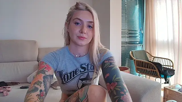 Snapshot of tattoobbgirl chatting on 02.12.26 tattoobbgirl online show from 02.12.26