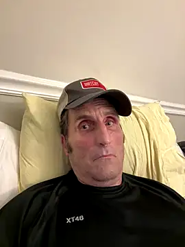 Snapshot of Bw3322 chatting on 10.05.25 Bw3322 online show from 10.05.25