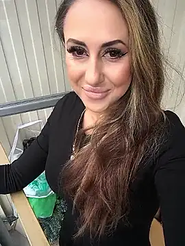 Snapshot of Brilliant-Splashes chatting on 09.11.25 Brilliant-Splashes online show from 09.11.25