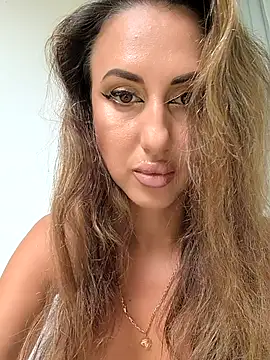 Snapshot of Brilliant-Splashes chatting on 11.04.25 Brilliant-Splashes online show from 11.04.25