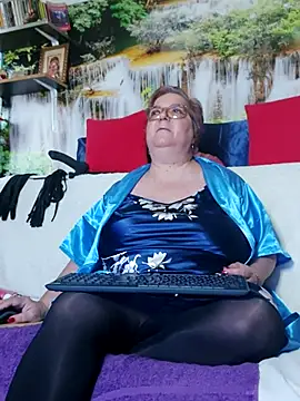 QueenPammy1 online show from 11.29.25