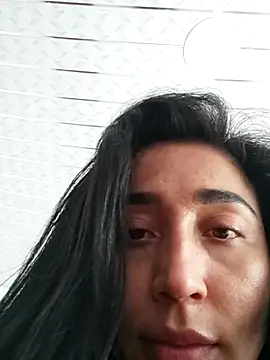 Snapshot of Elowyn chatting on 09.28.25 Elowyn online show from 09.28.25