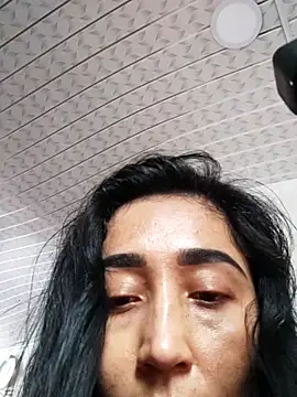 Snapshot of Elowyn chatting on 10.04.25 Elowyn online show from 10.04.25