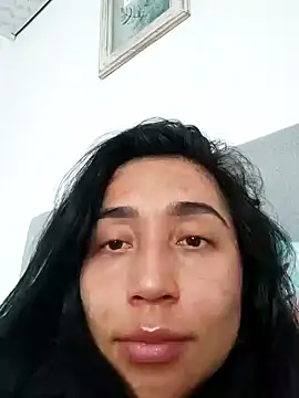 Snapshot of Elowyn chatting on 10.05.25 Elowyn online show from 10.05.25