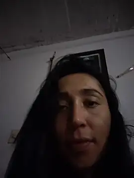 Snapshot of Elowyn chatting on 10.20.25 Elowyn online show from 10.20.25