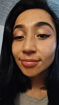 Snapshot of Elowyn chatting on 10.24.25 Elowyn online show from 10.24.25