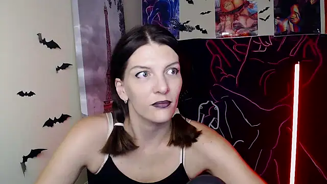 VanessaRey  online show from 10.28.25