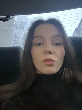 Snapshot of MilaBee chatting on 03.18.25 MilaBee online show from 03.18.25