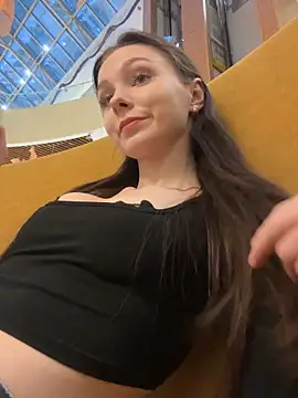 MilaBee online show from 11.05.25