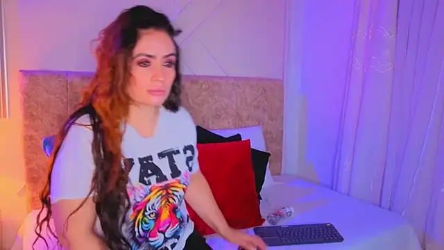 angelinarouse  online show from 04.15.26